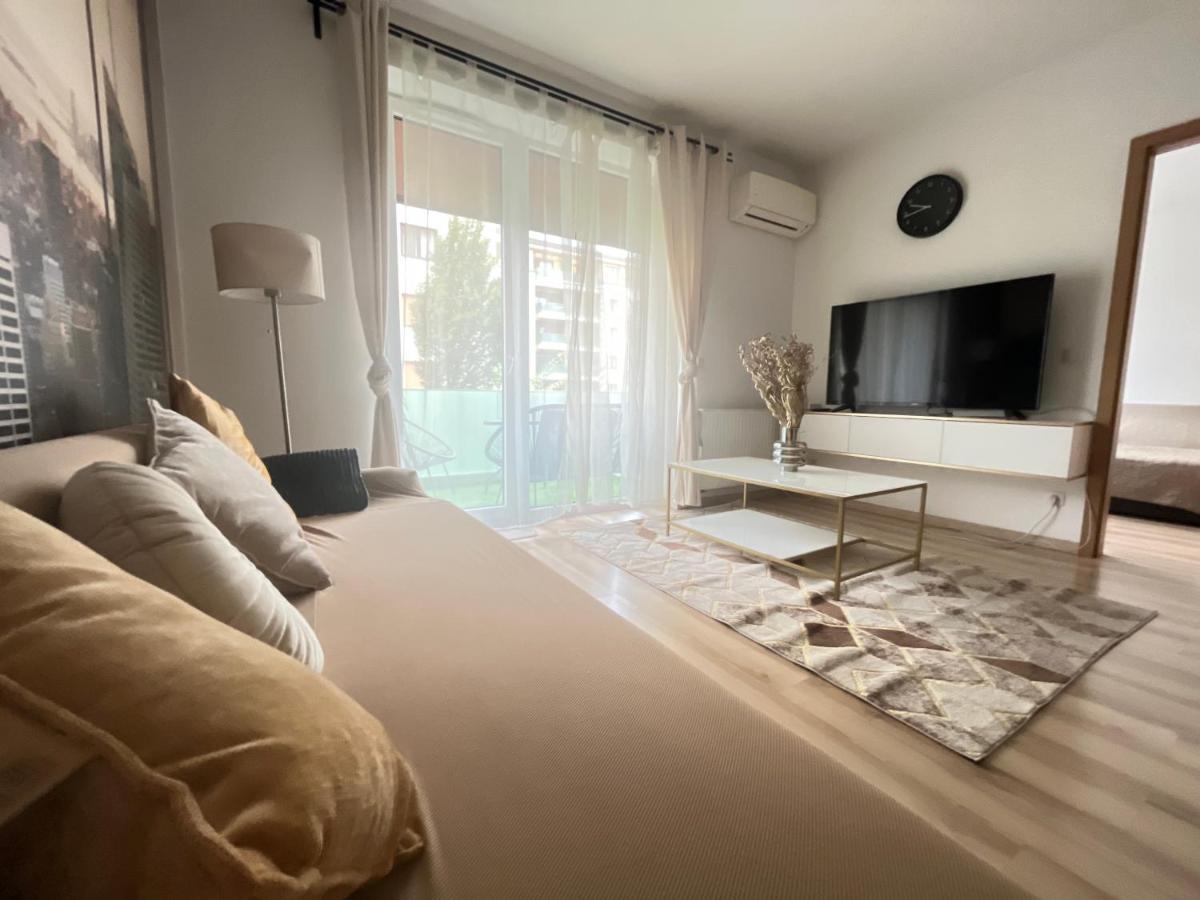 דירות בודפשט Corvin Promenade Crystal מראה חיצוני תמונה